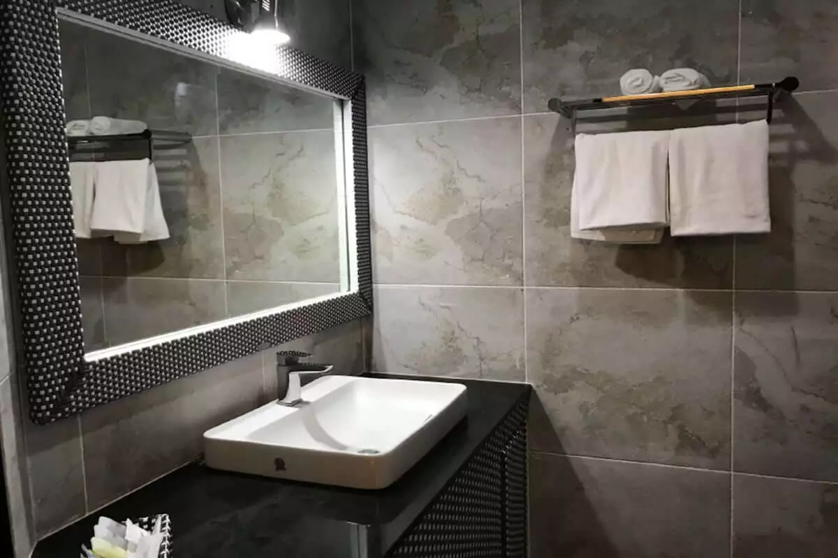 Open photo 20 of 21 — SACRIFICE SALE KOREAN HOTEL W/ POOL 24 ROOMS IN BANKAL, LAPU-LAPU
