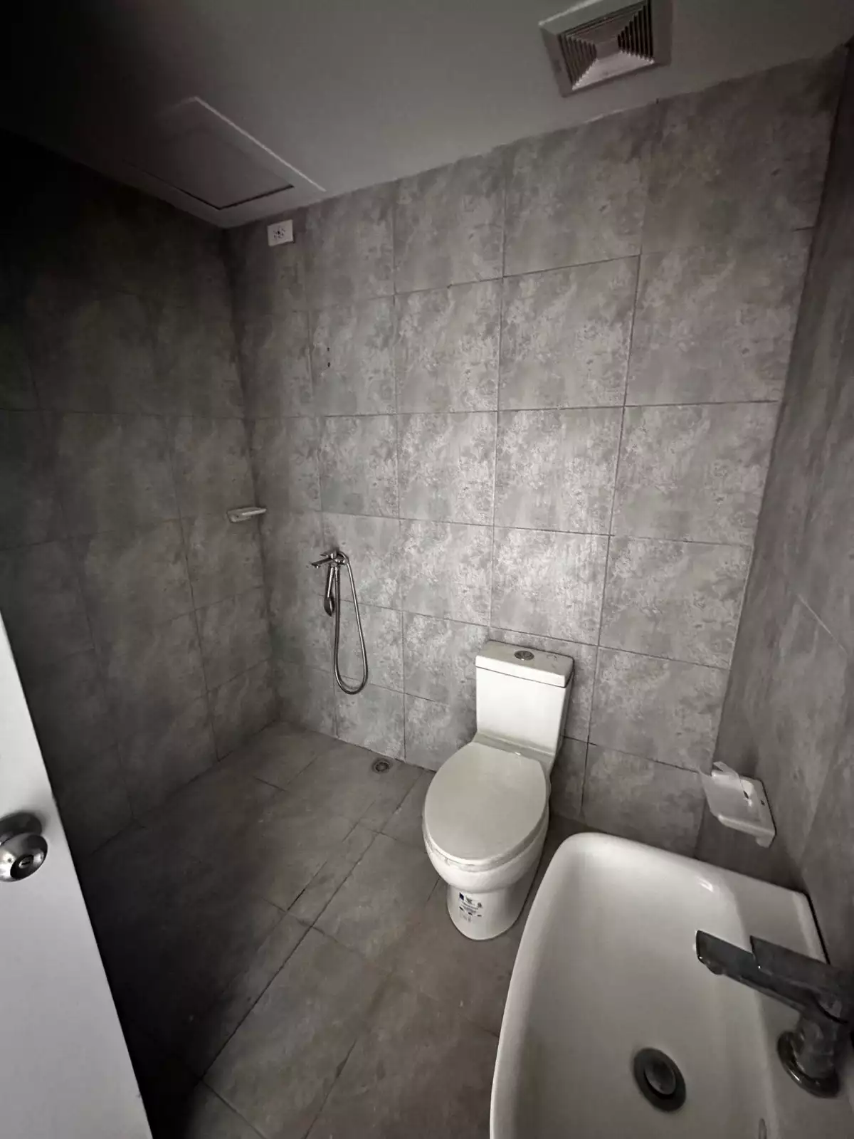 Brand new Studio unit in Jones Cebu City — Studio in Cebu City, Cebu, Philippines — Photo 5