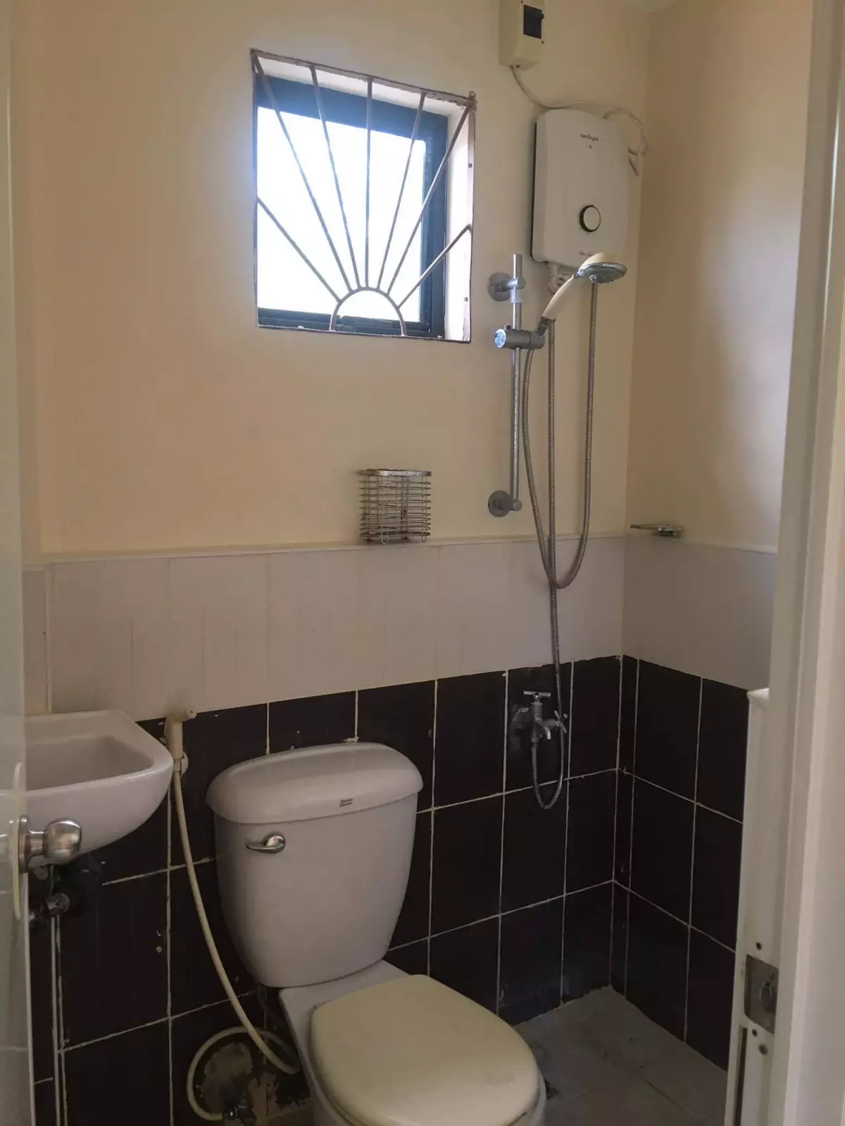 Open photo 13 of 16 — VERY RUSH SALE SINGLE DETACHED HOUSE AND LOT