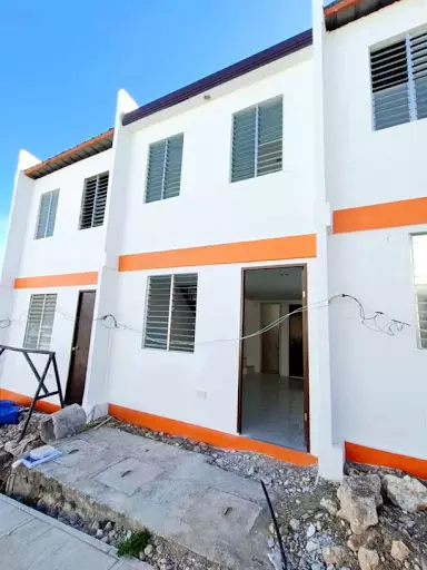 FOR ASSUME TOWNHOUSE IN LAGTANG, TALISAY CITY, CEBU — Townhouse in Talisay, Cebu, Philippines — Photo 2