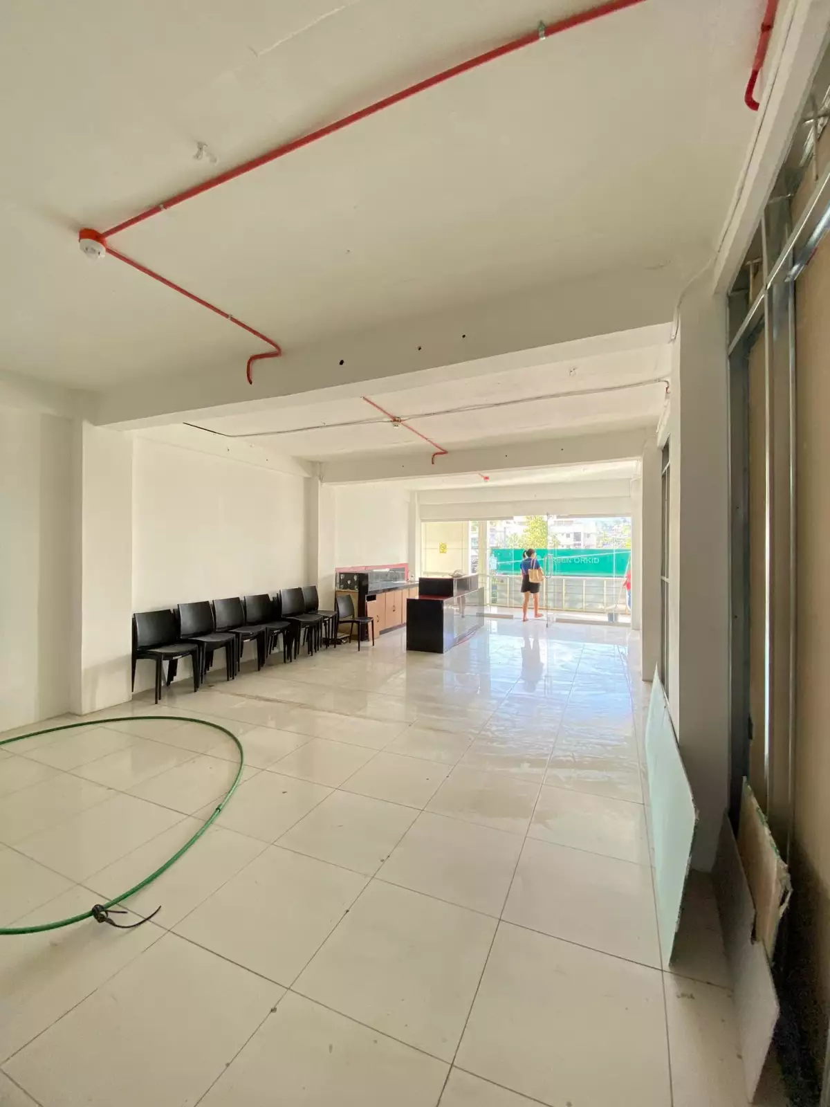 COMMERCIAL / OFFICE SPACE FOR RENT IN ESCARIO (ALONG THE ROAD) — Space in North Escario Street, Capitol, Cebu City — Photo 2
