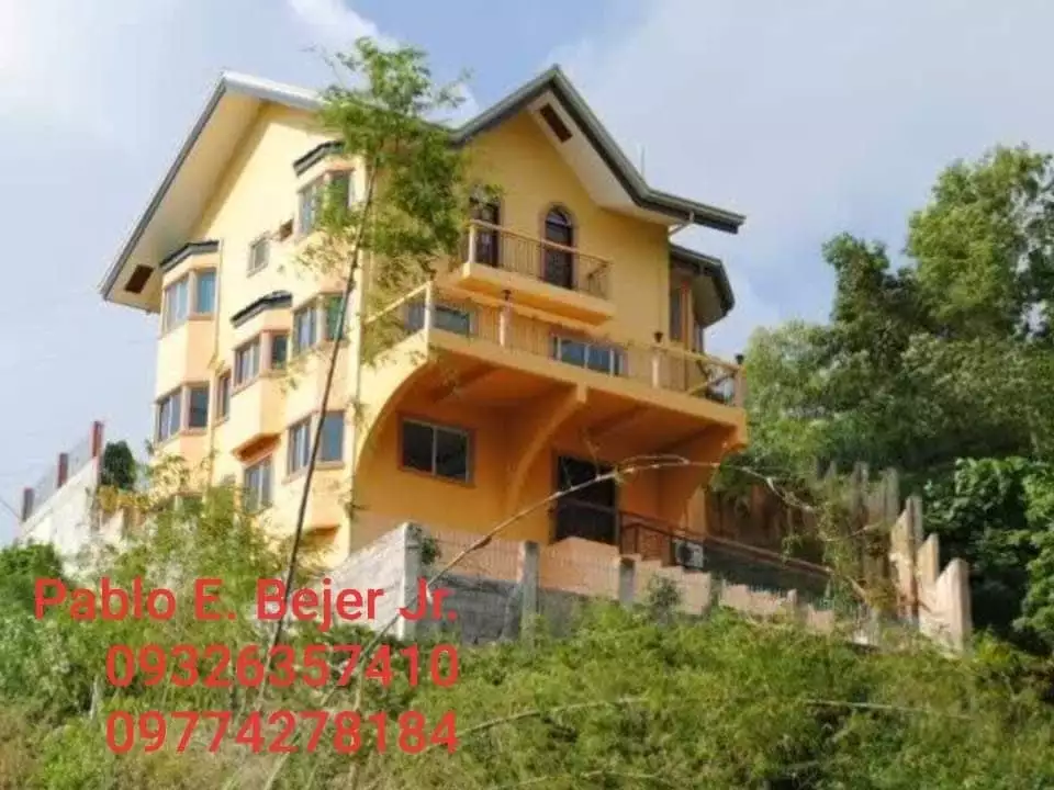 Overlooking 3 story concrete House and Lot in Pacific Heights, Vista Grande