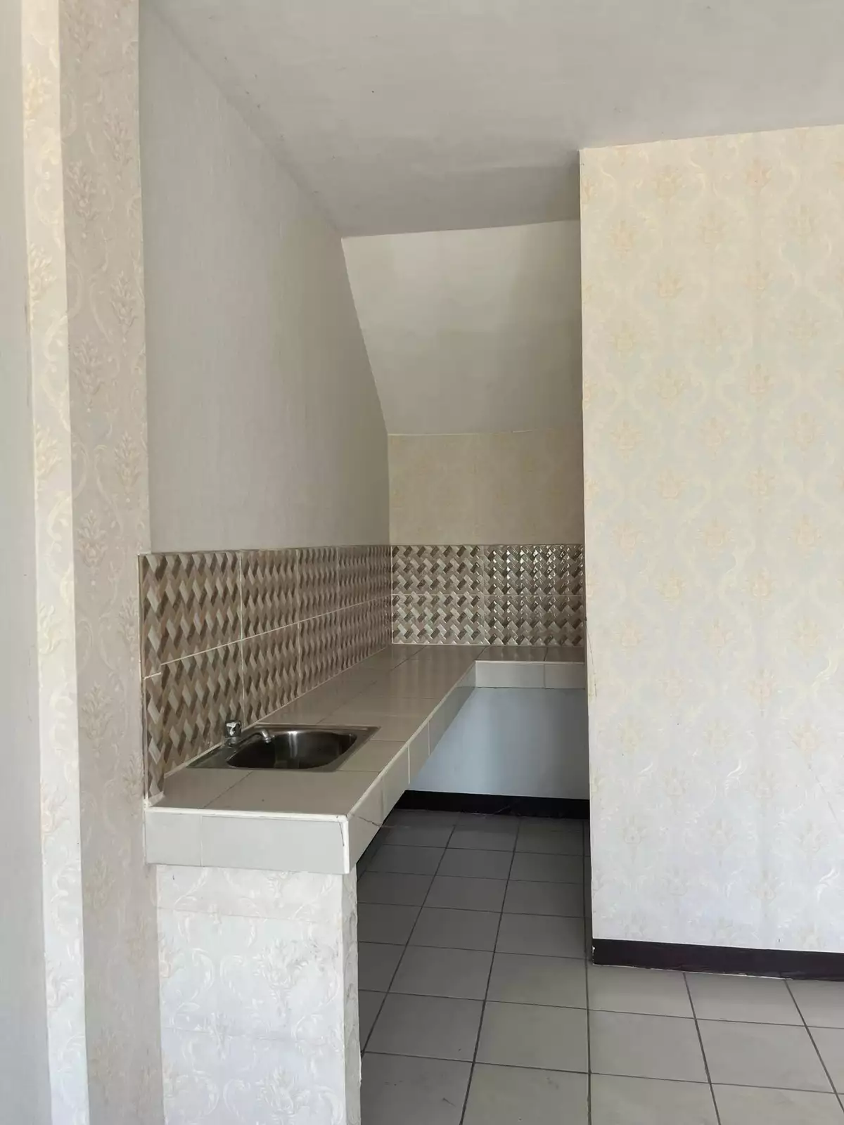 Open photo 16 of 17 — 3 STOREY COMMERCIAL BUILDING  FOR SALE