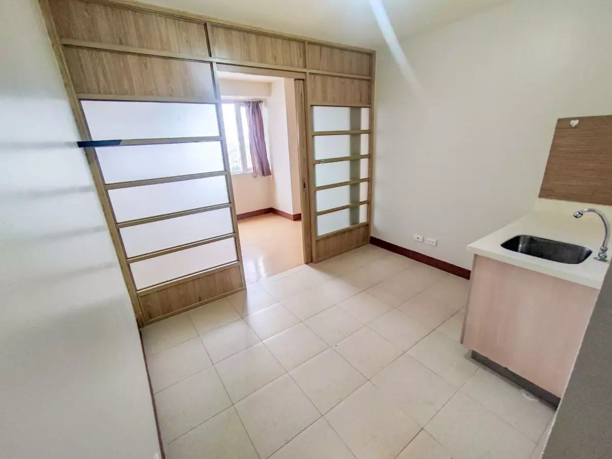 1BR BARE UNIT FOR SALE at Ridgewood Towers   - photo 3