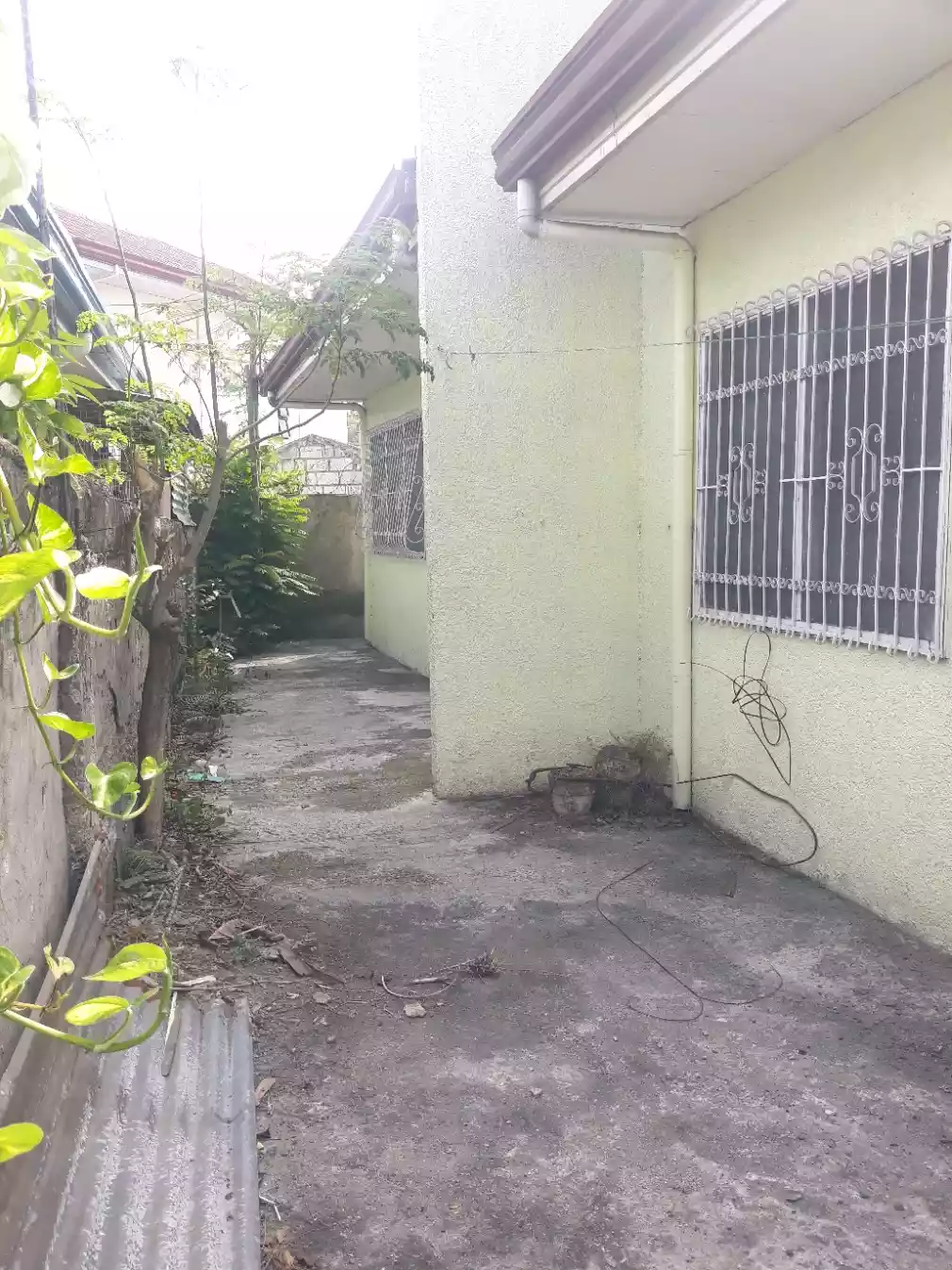 Gated with 2 parking 3 bedrooms Bungalow House in Canduman Mandaue city Cebu - photo 2
