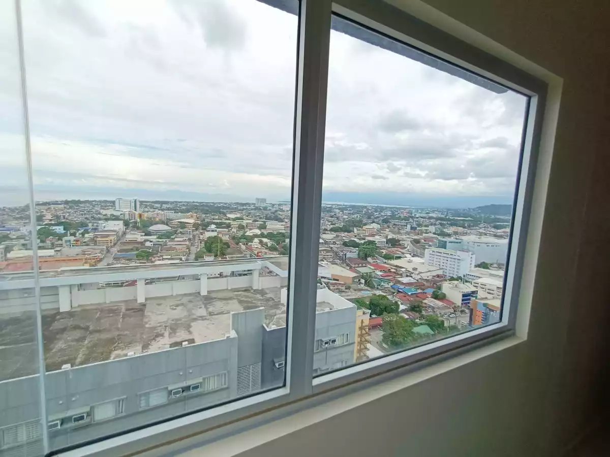 FOR SALE 2-BEDROOM UNIT AT THE CENTER OF DAVAO CITY — 2 Bedrooms in Poblacion District, Davao City, Davao del Sur — Photo 3