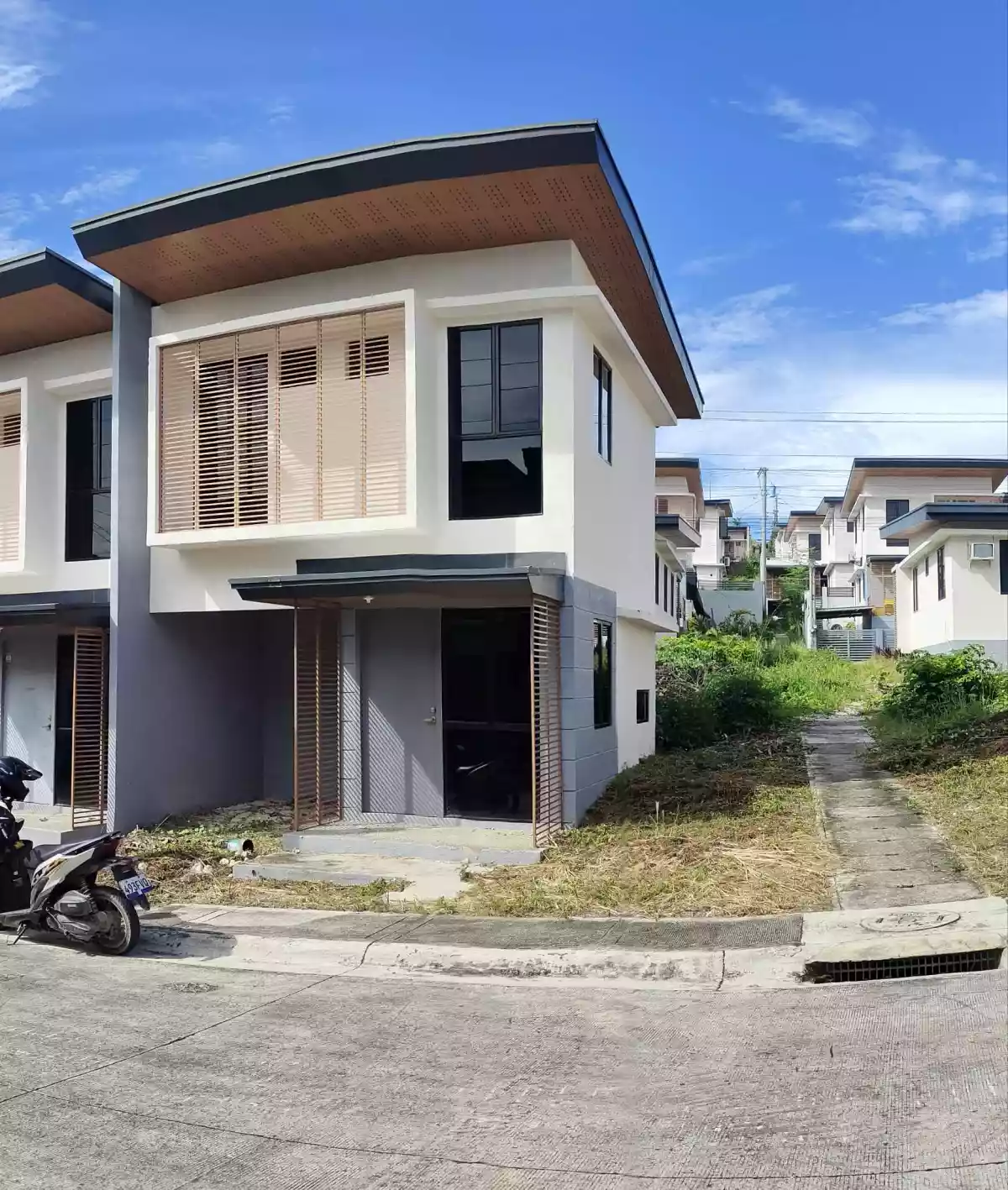 TOWNHOUSE FOR RENT IN AMOA SUBDIVISION IN COMPOSTELA — Townhouse in Compostela, Cebu, Philippines — Photo 2