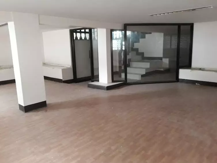 Open photo 11 of 13 — For rent Gated  5 bedrooms unfurnished house  with big parking space in Talamban cebu city near Ateneo De Cebu