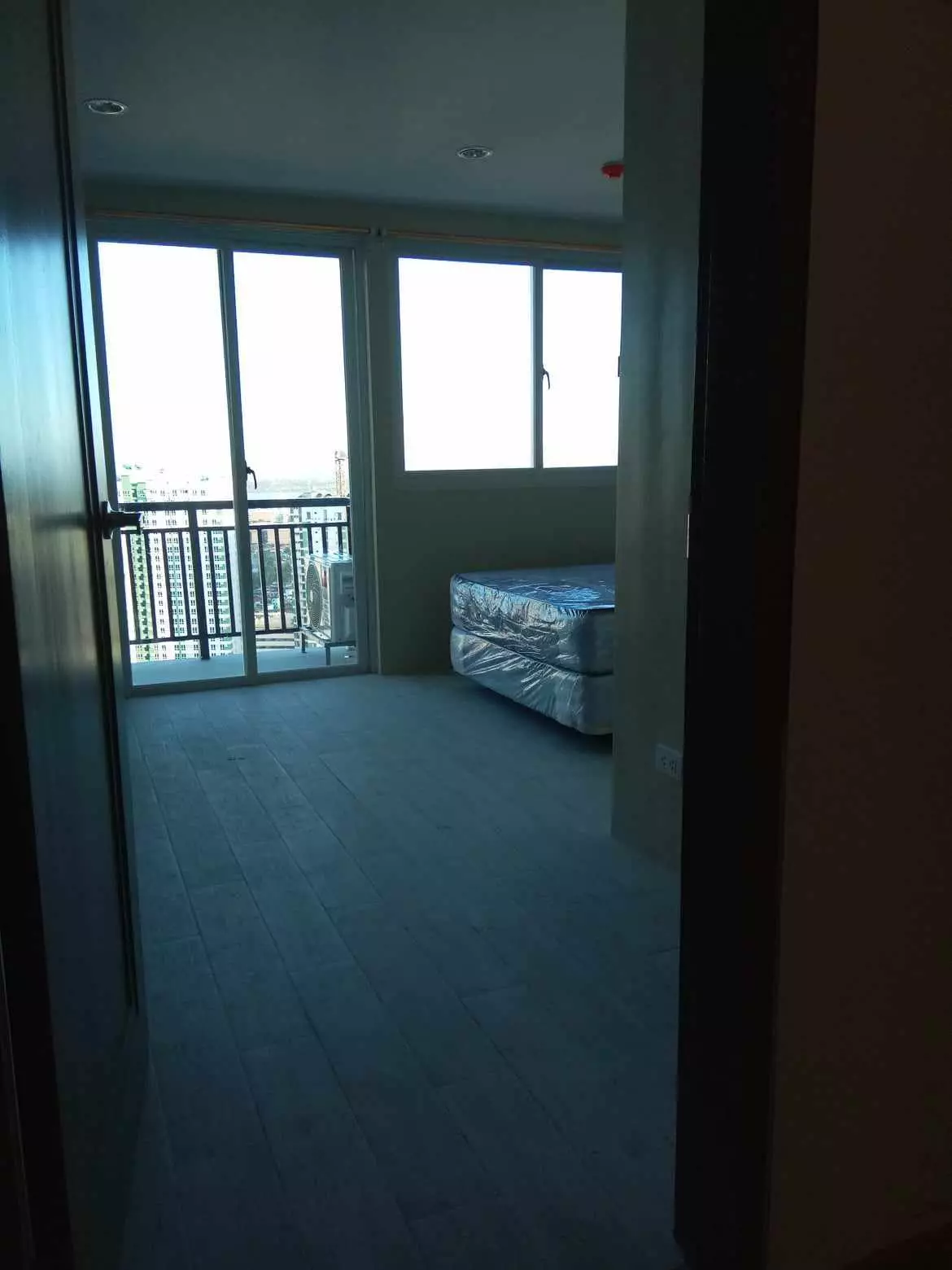 City scape grand tower — Studio in Mandaue City, Philippines — Photo 3
