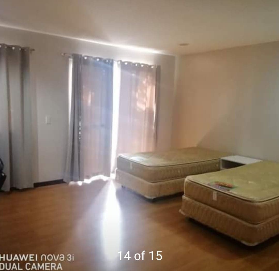 For Rent 3 Storey Apartment across Oakridge - photo 3