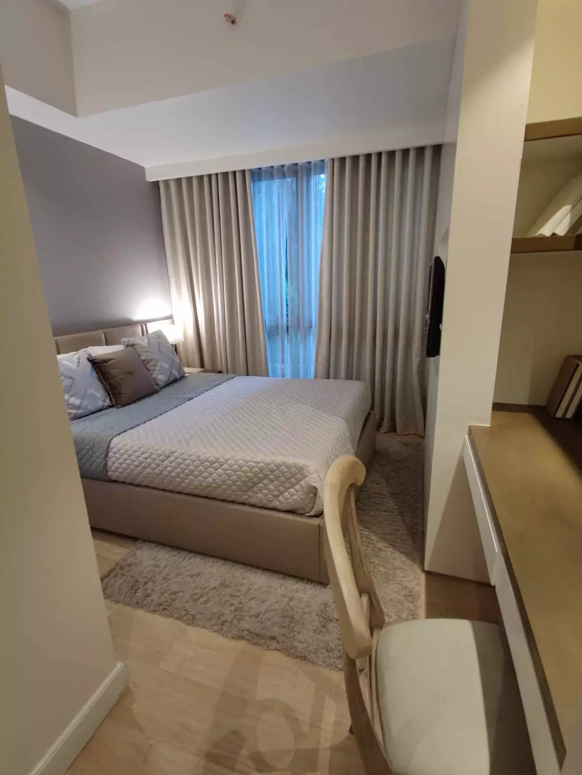 2 Bedroom corner  unit  at 38 park for assume  - photo 4