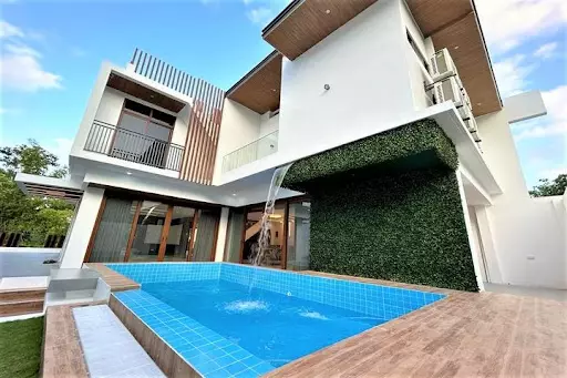 ? FOR SALE: 3 LEVEL HOUSE WITH ROOF DECK AND POOL 