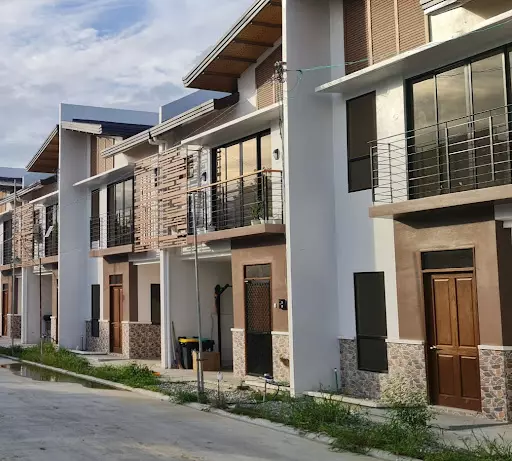 Sta.Monica bigger area townhouse@56sq.mtrs. for assume @ 1.5m