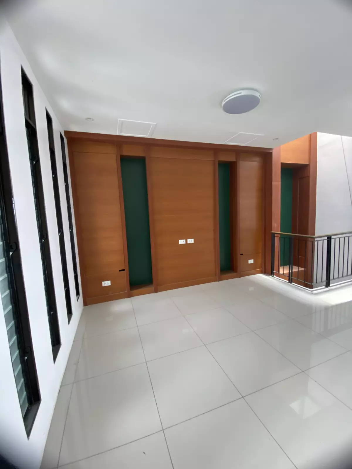 MODERN TOWNHOUSE W/ BASEMENT HUNDRED METERS AWAY TO HIGHWAY — Townhouse in Mandaue City, Cebu, Philippines — Photo 4
