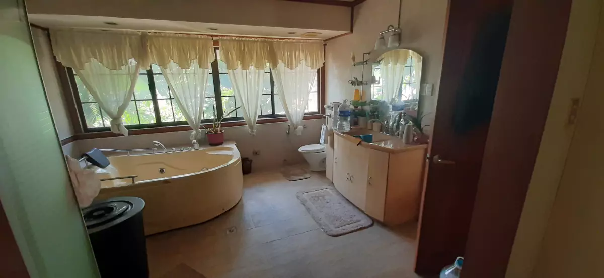 Open photo 11 of 11 — Big House and Lot in Capitol, Cebu City