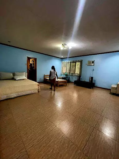 A Huge High Ceiling House with 9 bedrooms with toilet and bath each - photo 5