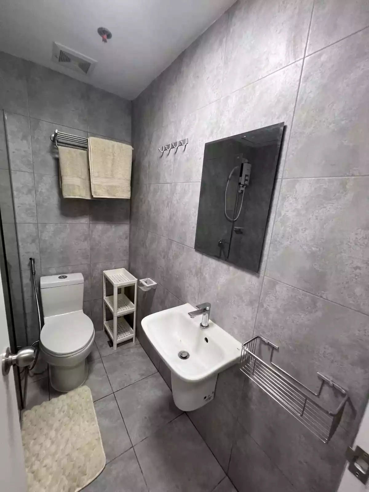 For Rent Condo - West Jones Residences — Studio in Cebu City, Cebu, Philippines — Photo 6