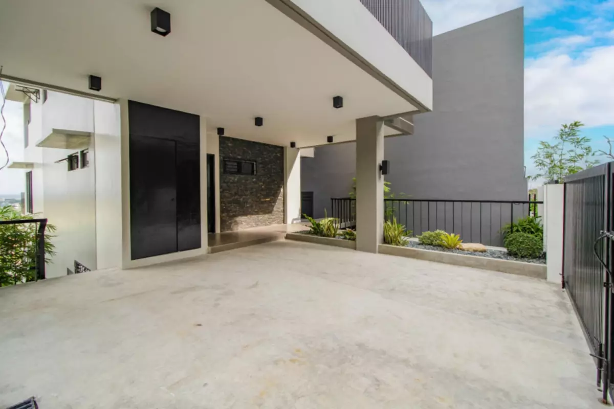 Open photo 17 of 18 — Single Detached Overlooking House in Talisay Cebu