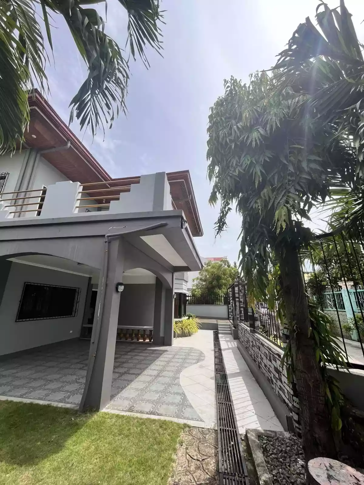 6 BEDROOM HOUSE AND LOT IN MANDAUE CITY, CEBU — House and Lot in Mandaue City, Cebu, Philippines — Photo 4
