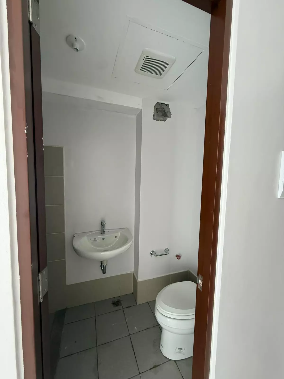 Studio unit for Assume — Studio in Cebu, Philippines — Photo 6