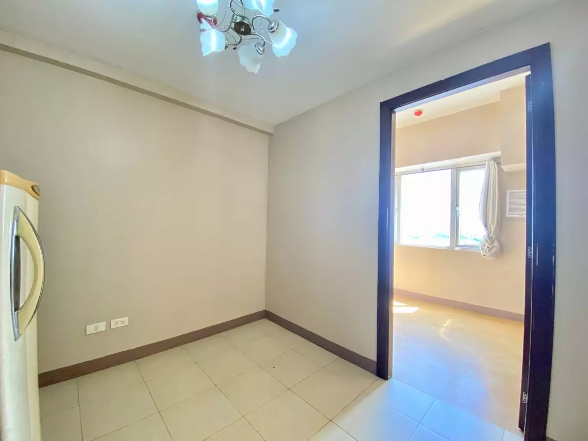 SEMI-FURNISHED 1BR UNIT FOR LEASE at Ridgewood Towers — 1 Bedroom in Carlos P. Garcia Avenue, Taguig, Metro Manila — Photo 5