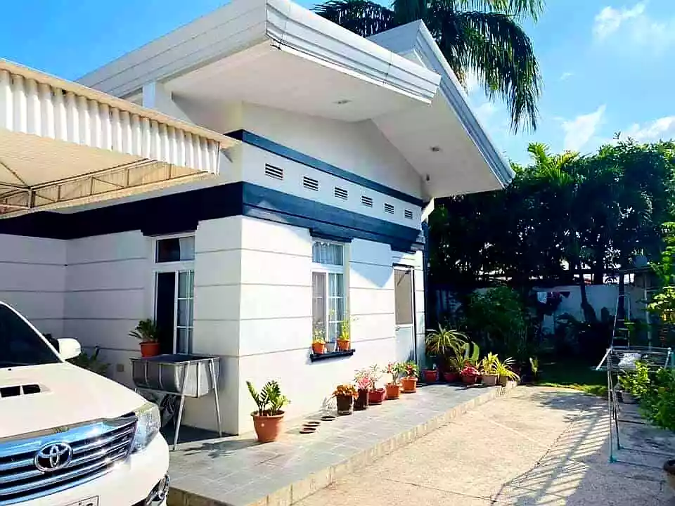HOUSE and LOT for Sale in Ecoland Phase 1 with Walk-in closet and Jacuzzi