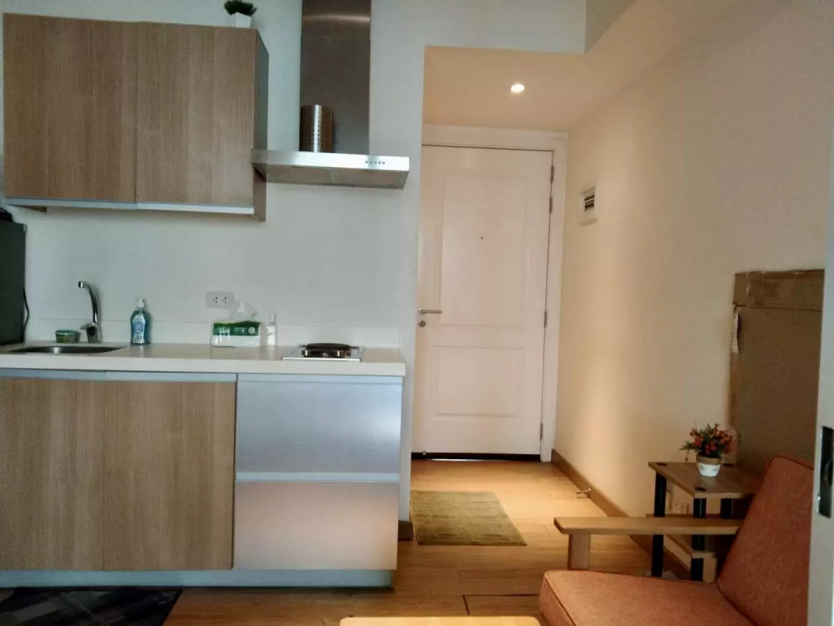 Fully Furnished Studio Unit with Balcony FOR SALE in Azure Urban Resort Residences! — Studio in Parañaque, Metro Manila, Philippines — Photo 5