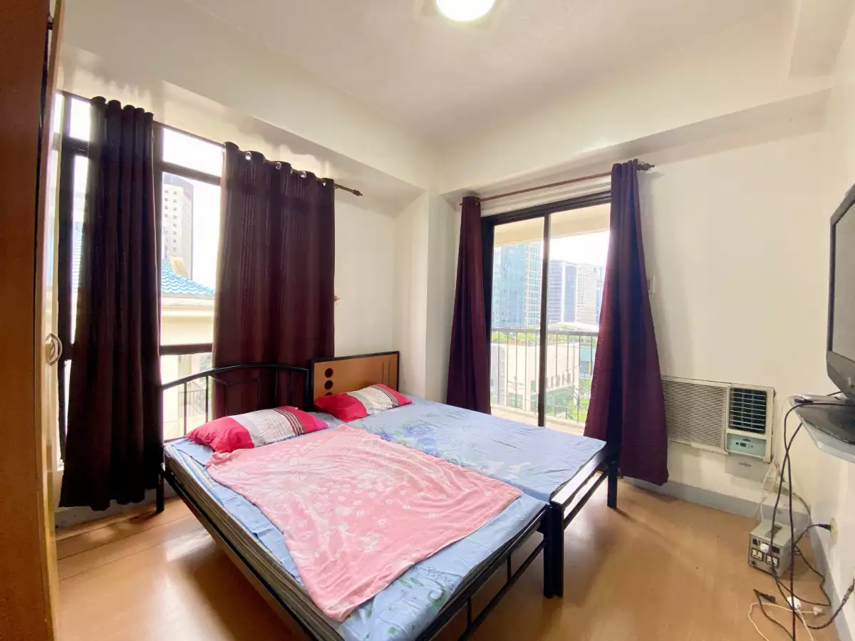 CORNER 1BR UNIT FOR RENT & SALE at Forbeswood Heights, BGC — 1 Bedroom in Rizal Drive, Taguig, Metro Manila — Photo 4