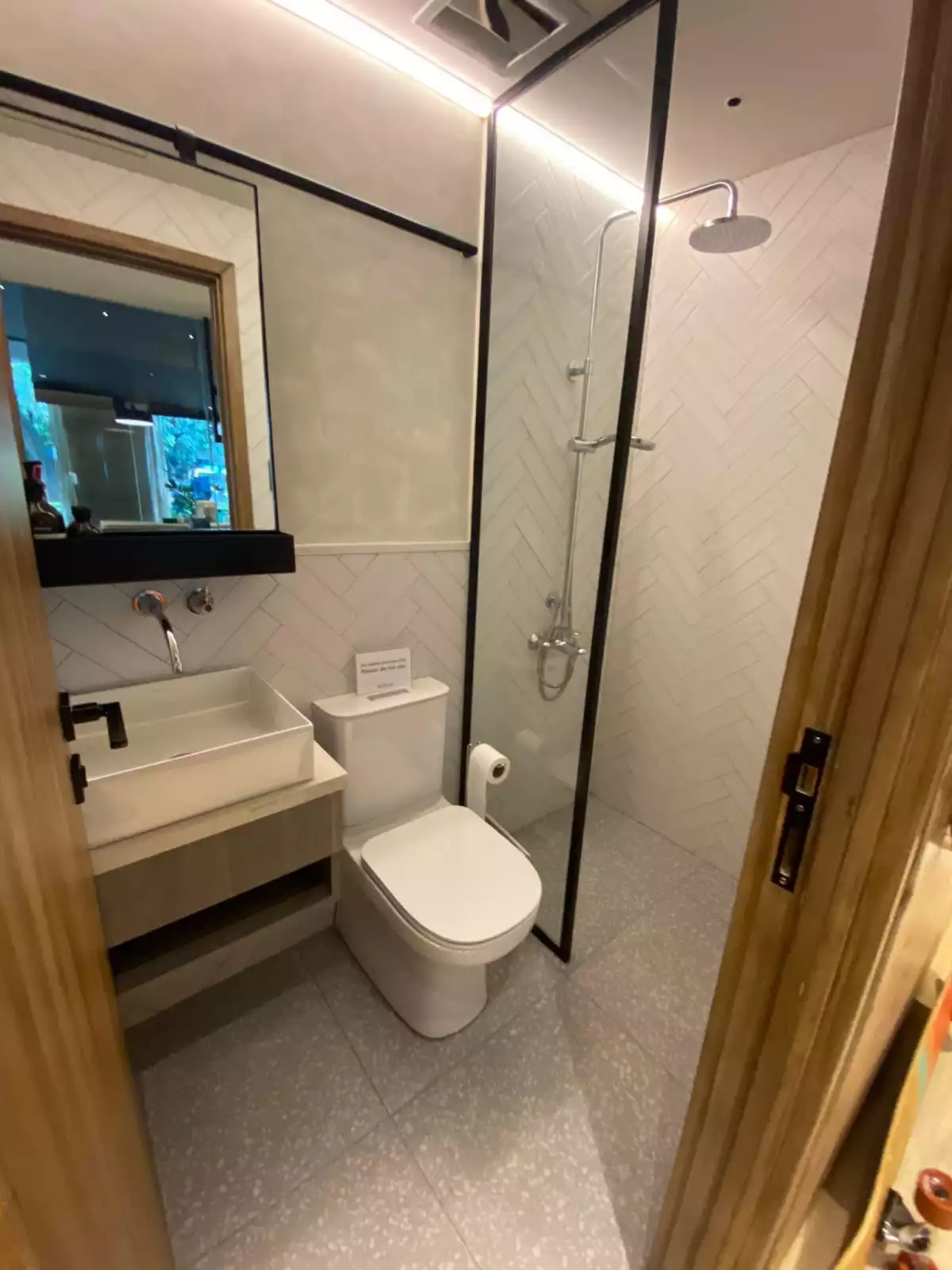 ASSUME STUDIO UNIT AT THE MEDIAN — Studio in Cebu City, Cebu, Philippines — Photo 6