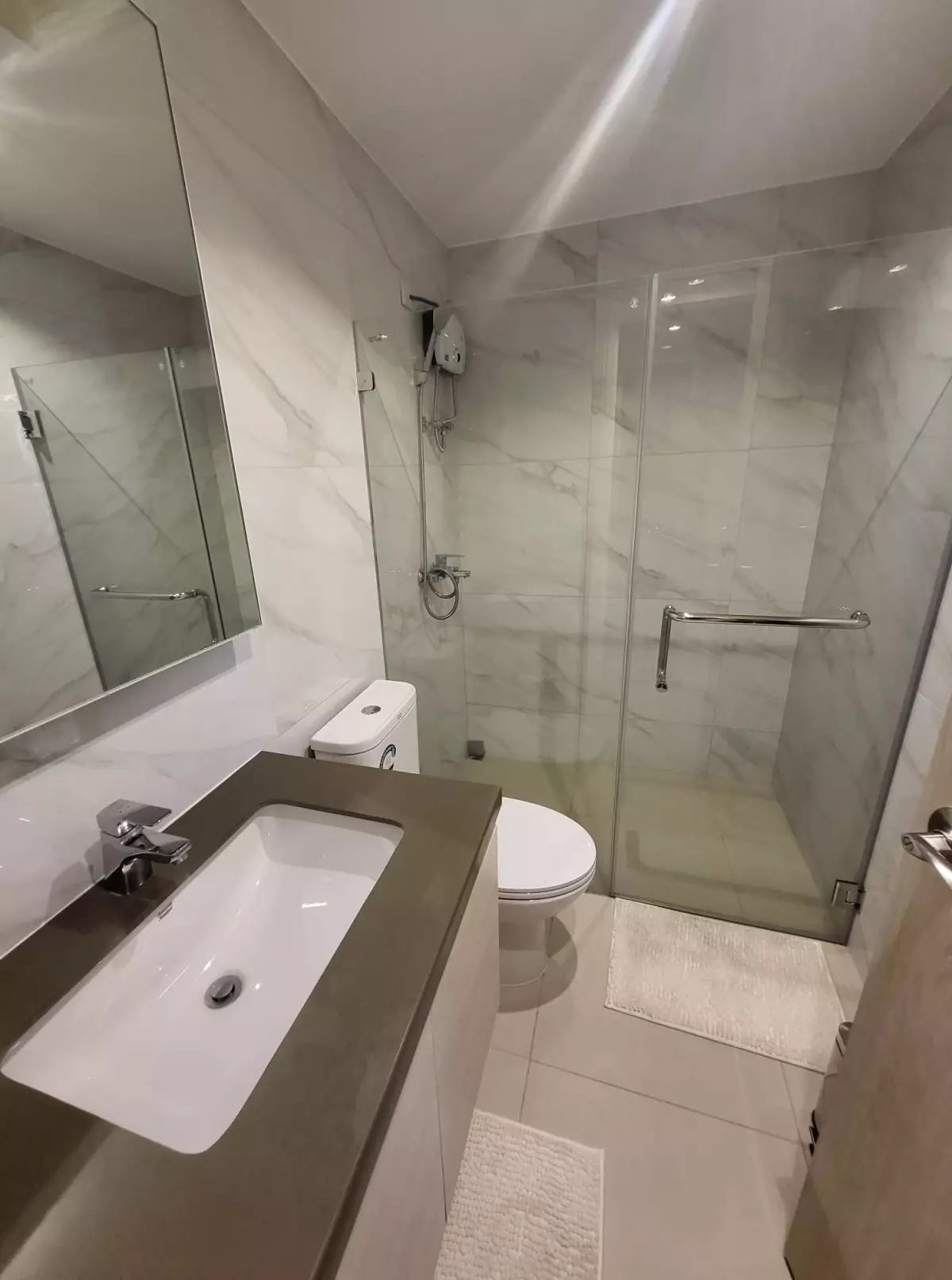 Fully furnished  2Bedroom with Balcony RFO unit  in Mandani Bay Tower 1 - photo 3