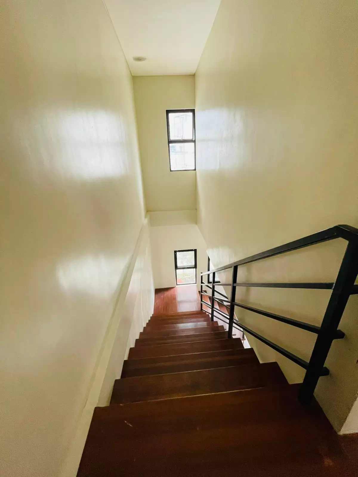 4 Bedrooms single attached house for rent in Canduman Mandaue City Cebu. Near Ateneo De Cebu — House and Lot in Mandaue City, Cebu, Philippines — Photo 6