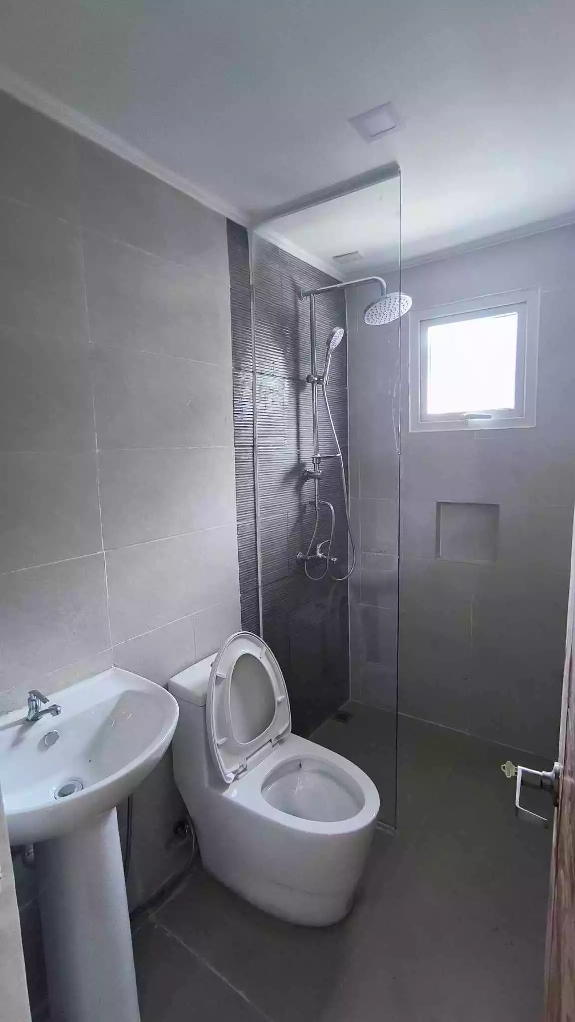 FOR ASSUME HOUSE AND LOT IN ESTELLE WOODS RESIDENCES - photo 4