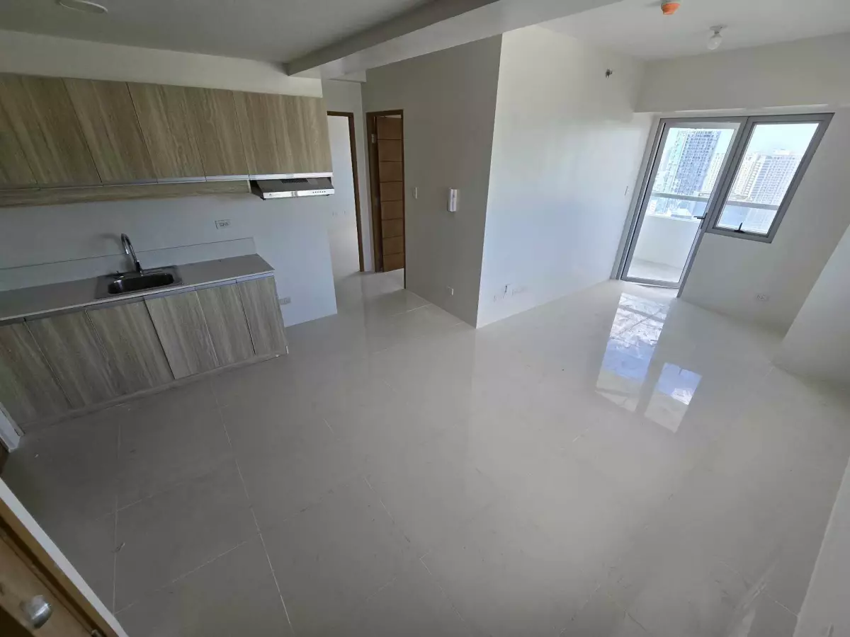 2BEDROOMS with balcony FOR SALE IN TAFT EAST GATE FOR ONLY 11M  - photo 2