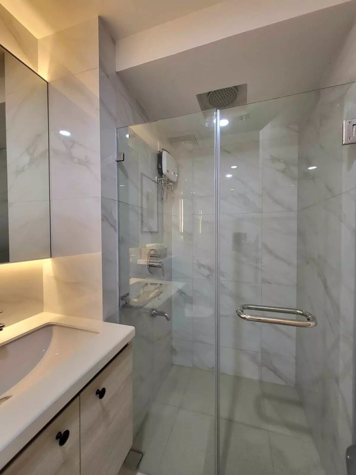 Mandani bay — Studio in F.E. Zuellig Avenue, Mandaue City, Philippines — Photo 6