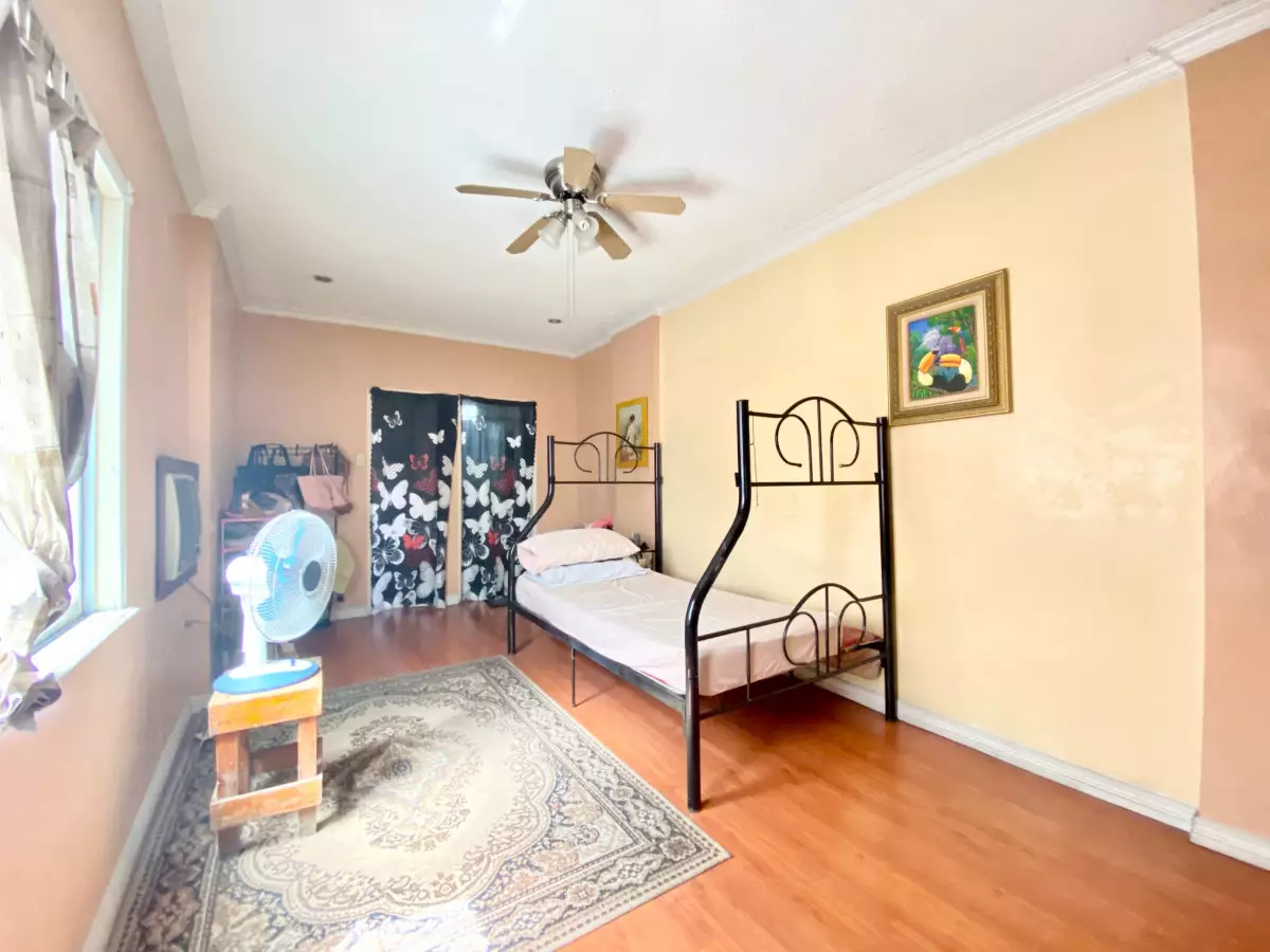 3-STOREY TOWNHOUSE w/ 3 UNITS APARTMENT FOR SALE IN SAMPALOC, MANILA — House and Lot in Sampaloc, Manila, Metro Manila — Photo 4