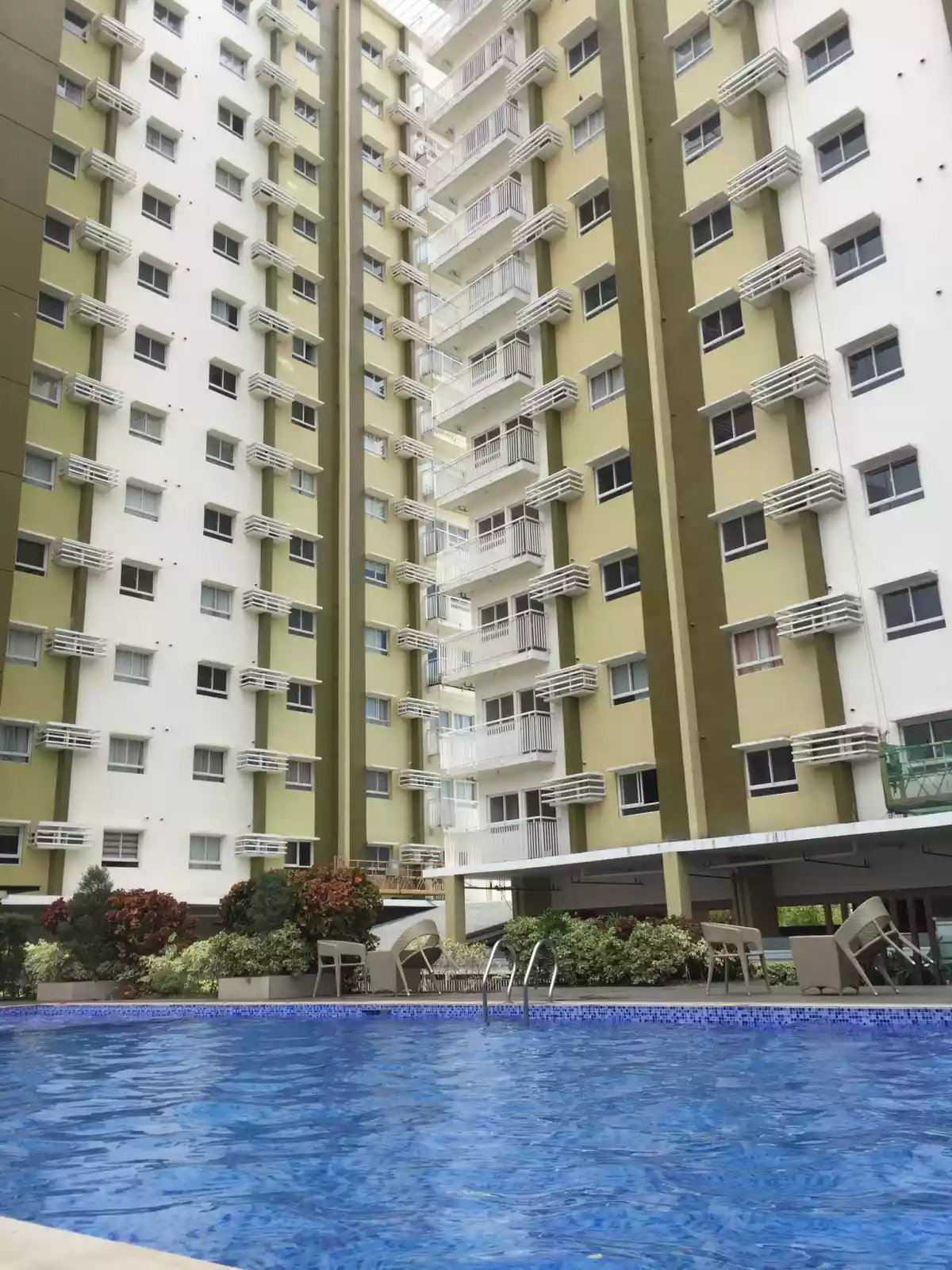 FOR SALE RFO 1BEDROOM CONDO TOP FLOOR!