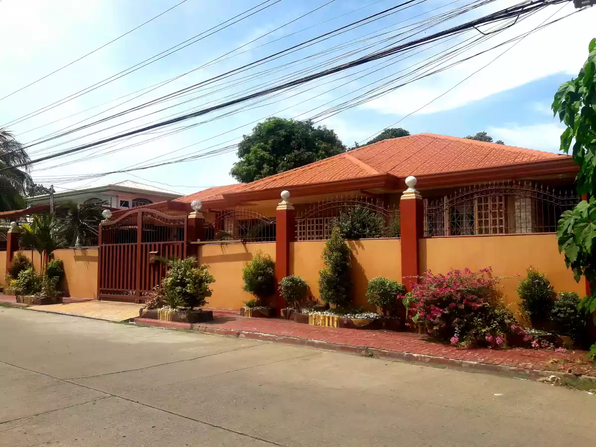 BEAUTIFUL HOUSE!! RUSH FOR SALE