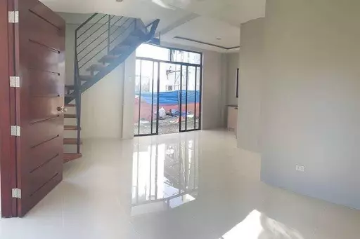 Open photo 13 of 17 — For sale/rent