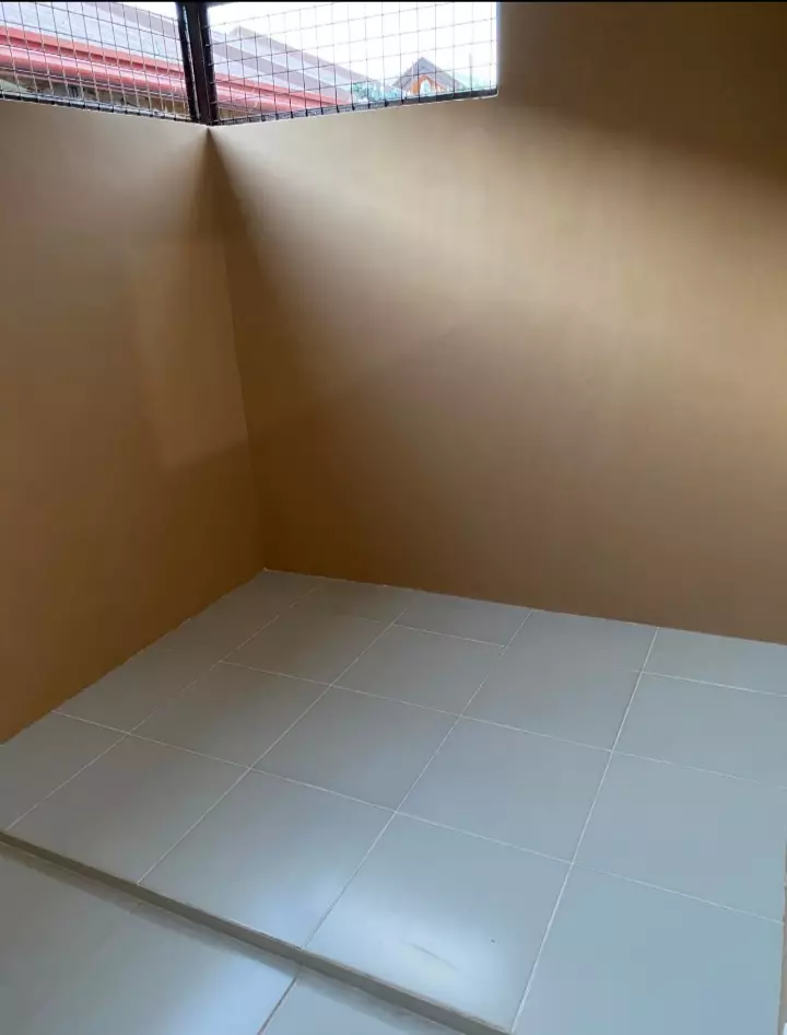 Open photo 11 of 11 — For rent house in lot in talisay 