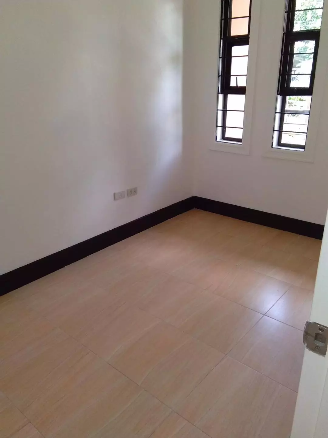 For Rent! 4 bedroom town house in Peace Valley, Capitol Site Lahug Cebu City — Townhouse in Cebu City, Cebu, Philippines — Photo 6
