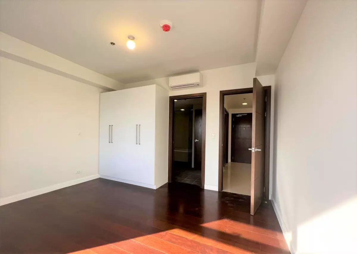 Open photo 15 of 21 — 1Bedroom Alcoves for SALE Cebu Business Park with parking