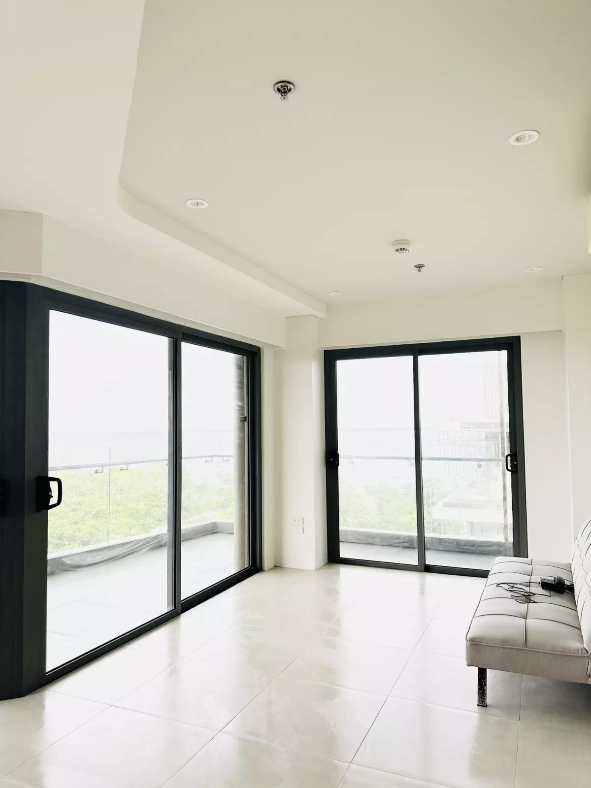 Tambuli Seaside Living — 2 Bedrooms in Maribago, Mactan Island, Lapu-lapu — Photo 3