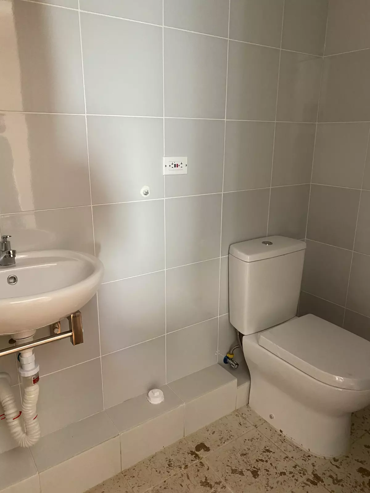 2-Bedroom Unfurnished for RENT — 2 Bedrooms in Pres. Magsaysay Street, Cebu City, Philippines — Photo 5