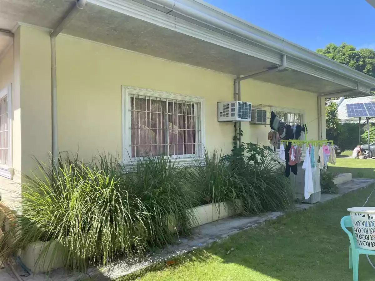 Bungalow House w/ 816 lot Area - photo 3