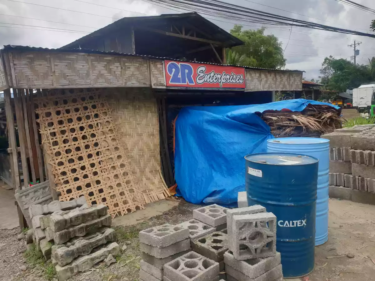 Commercial Lot with Inclusion of 4 multicab, 1 mini elf and 1 loader - photo 3