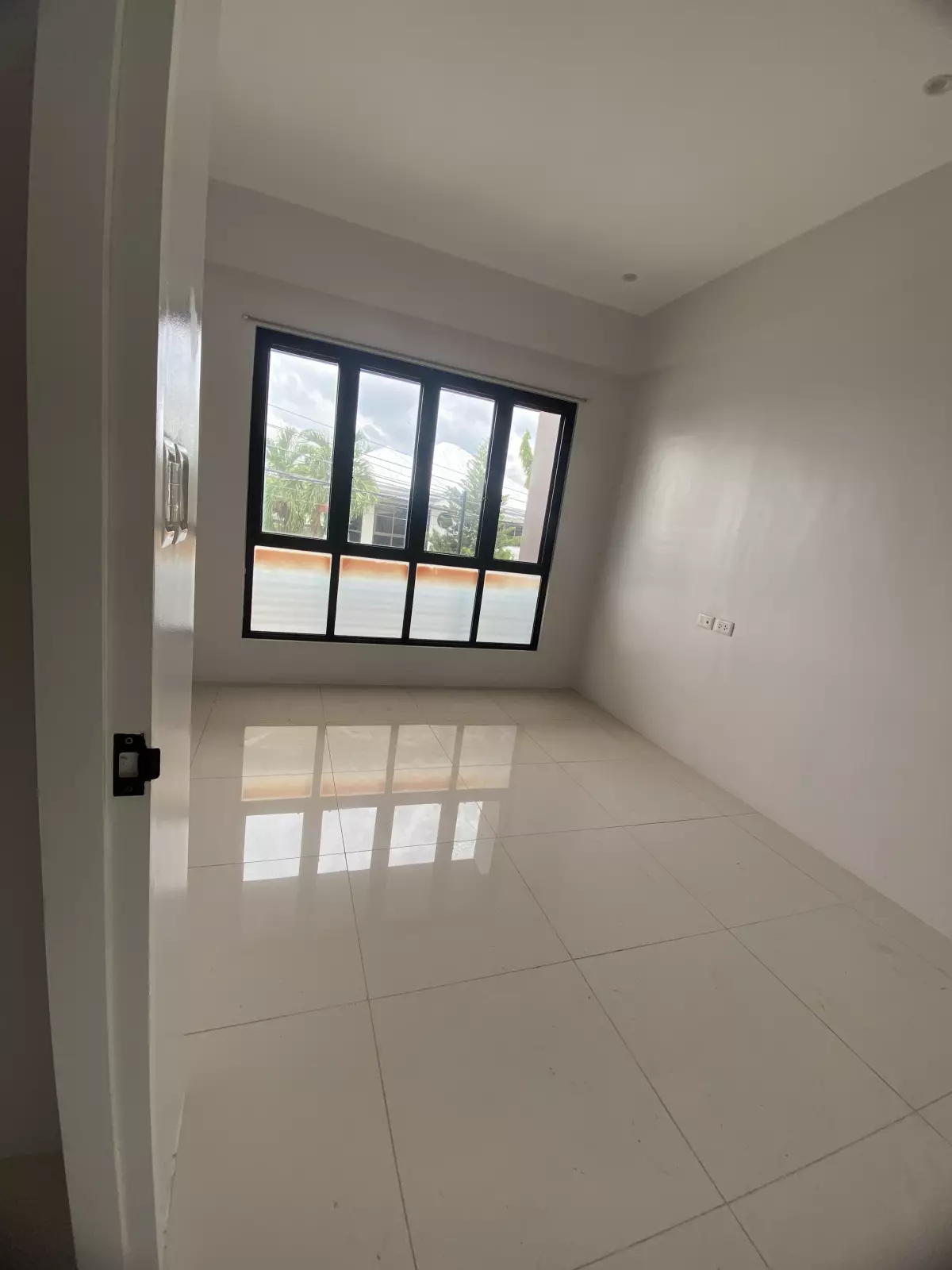 Open photo 15 of 15 — MODERN TOWNHOUSE W/ BASEMENT HUNDRED METERS AWAY TO HIGHWAY
