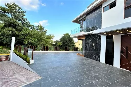 ? FOR SALE: 3 LEVEL HOUSE WITH ROOF DECK AND POOL — House and Lot in Rio de Janeiro Street, Talisay, Cebu — Photo 5