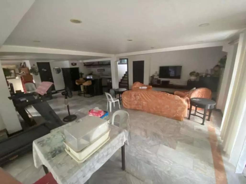 For Sale: 5BR House and Lot near Ladislawa Garden Village – Commercial Potential - photo 3