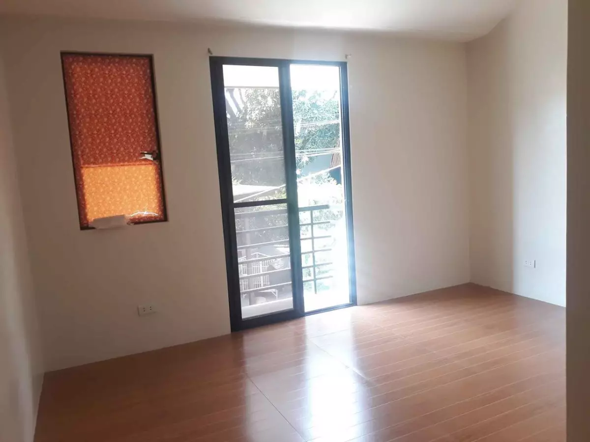 For rent 4bdrooom Townhouse in  Canduman Mandaue city Cebu near Ateneo De Cebu