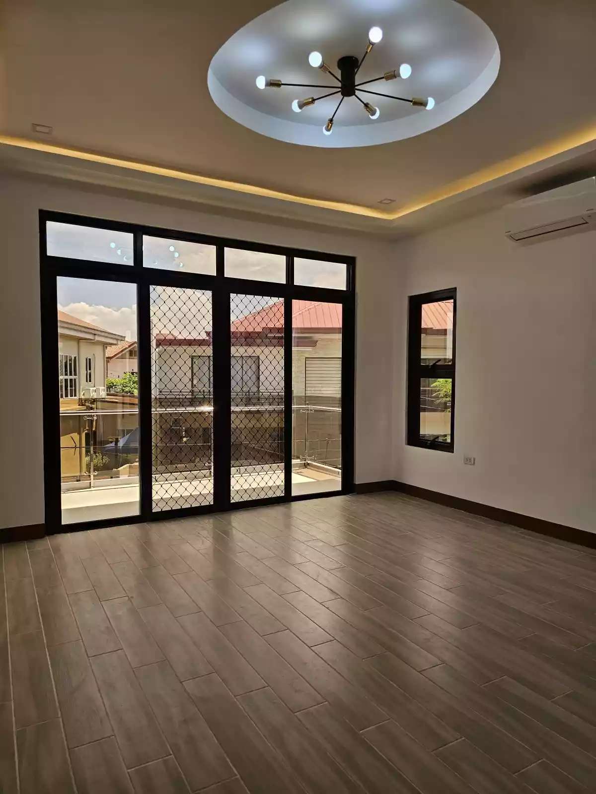 Open photo 12 of 28 — 4 Bedrooms with Balcony and Pool